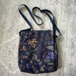 Dakine Jordy crossbody bag- never been used OS